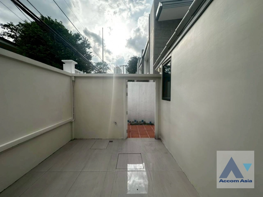 38  3 br Townhouse for rent and sale in Sukhumvit ,Bangkok BTS Phrom Phong at KLANG Nivas AA41765