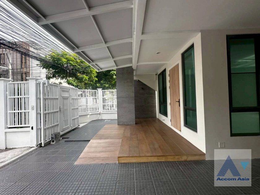 39  3 br Townhouse for rent and sale in Sukhumvit ,Bangkok BTS Phrom Phong at KLANG Nivas AA41765