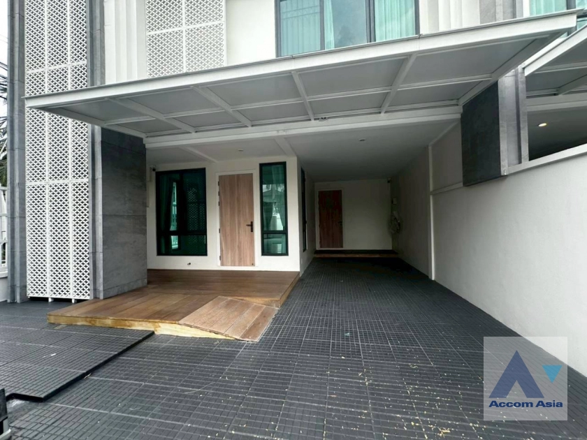 unitPet friendly |  3 Bedrooms  Townhouse For Rent & Sale in Sukhumvit, Bangkok  near BTS Phrom Phong (AA41765)
