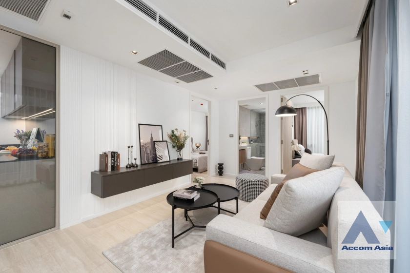 unit 1 Bedroom  Condominium For Sale in Ploenchit, Bangkok  near BTS Ploenchit (AA41766)