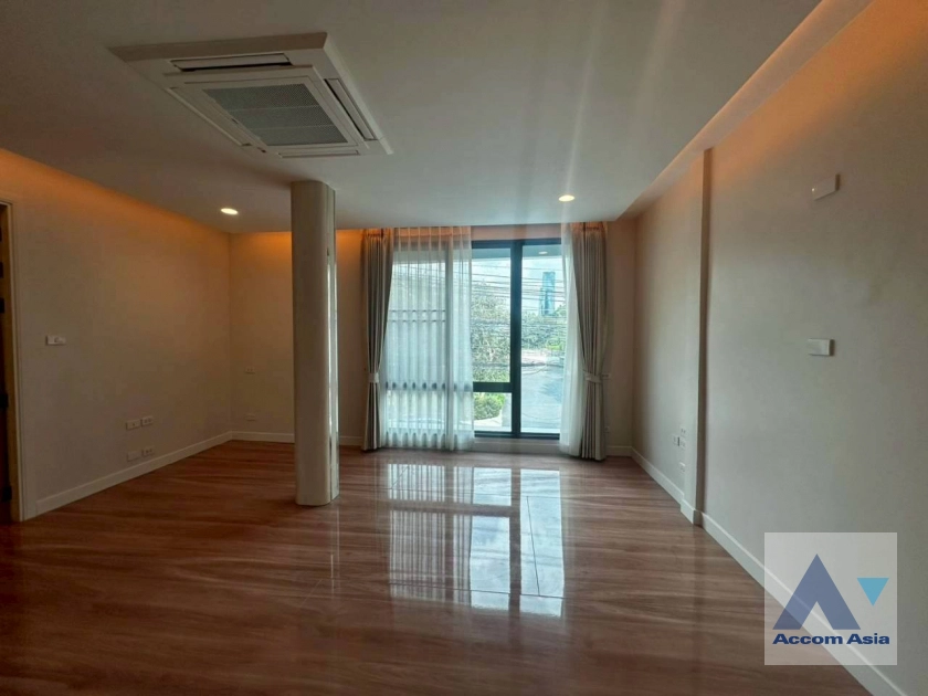11  3 br Townhouse For Rent in Sukhumvit ,Bangkok BTS Phrom Phong at KLANG Nivas AA41767