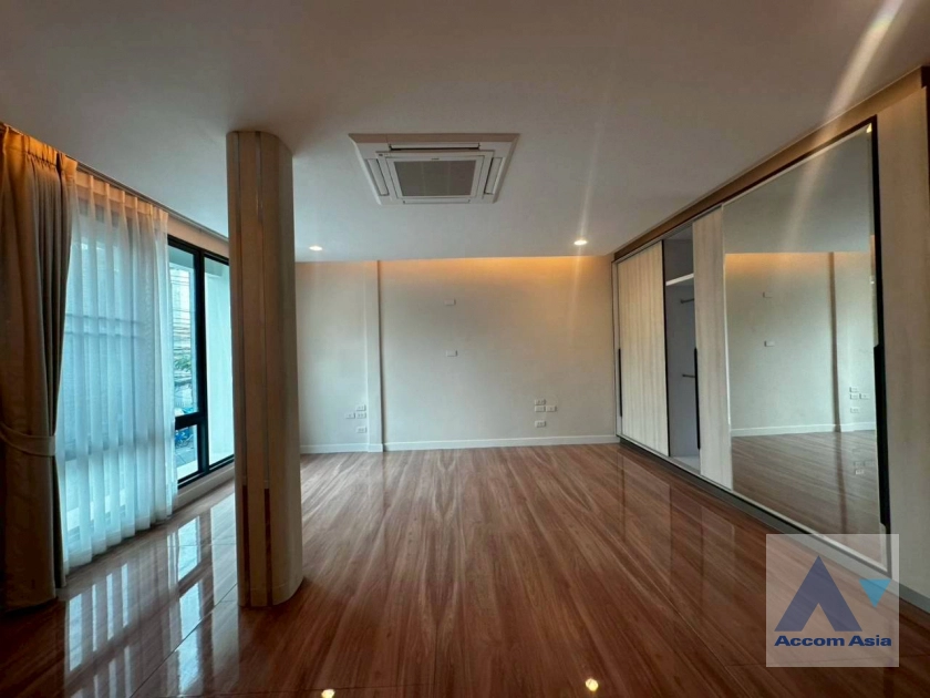 10  3 br Townhouse For Rent in Sukhumvit ,Bangkok BTS Phrom Phong at KLANG Nivas AA41767