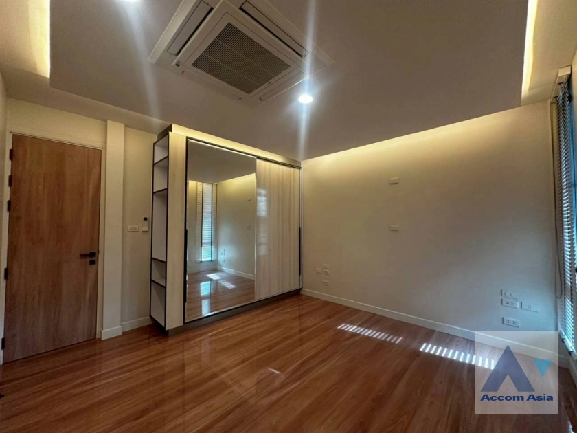 17  3 br Townhouse For Rent in Sukhumvit ,Bangkok BTS Phrom Phong at KLANG Nivas AA41767