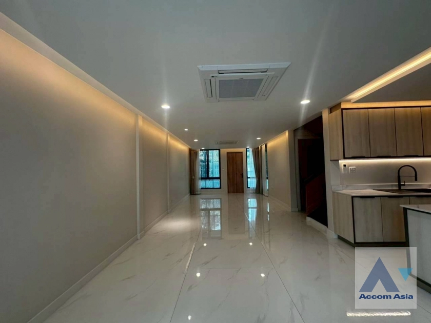  1  3 br Townhouse For Rent in Sukhumvit ,Bangkok BTS Phrom Phong at KLANG Nivas AA41767