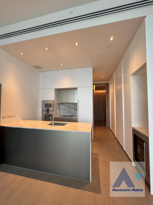 unit 1 Bedroom  Condominium For Rent & Sale in Ploenchit, Bangkok  near BTS Chitlom (AA41781)