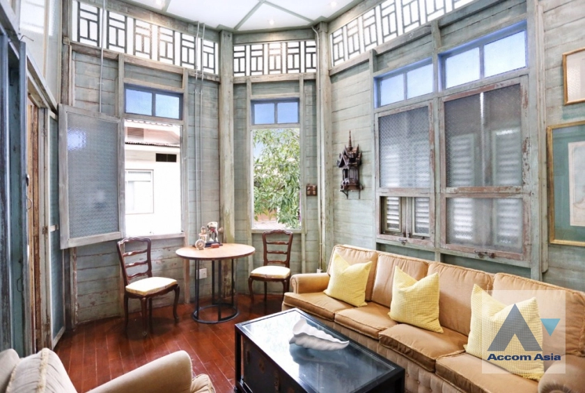 4  3 br House for rent and sale in Silom ,Bangkok BTS Surasak AA41796