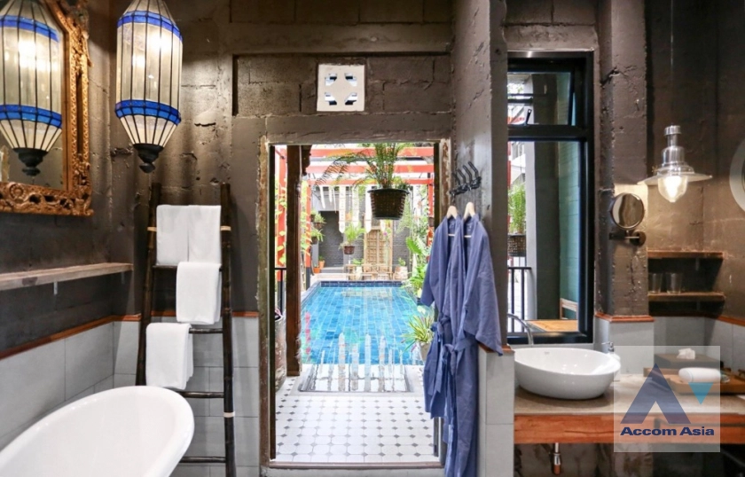 12  3 br House for rent and sale in Silom ,Bangkok BTS Surasak AA41796