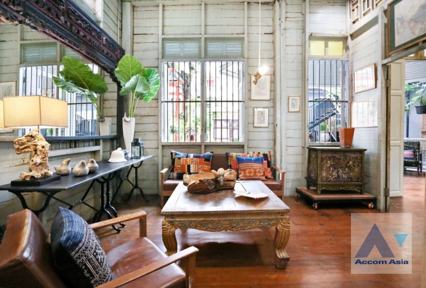 5  3 br House for rent and sale in Silom ,Bangkok BTS Surasak AA41796