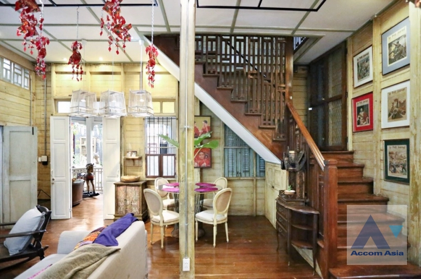 7  3 br House for rent and sale in Silom ,Bangkok BTS Surasak AA41796