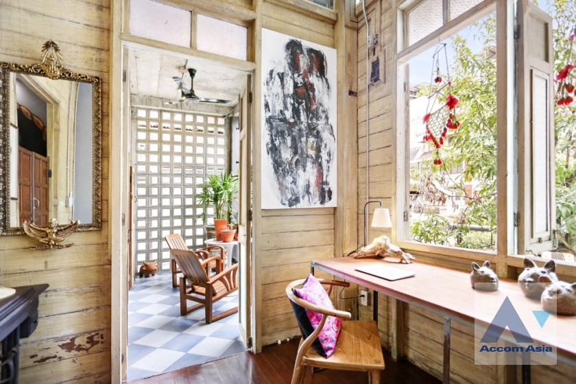 8  3 br House for rent and sale in Silom ,Bangkok BTS Surasak AA41796