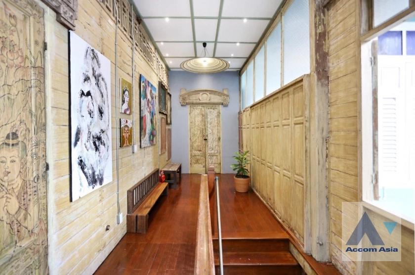 9  3 br House for rent and sale in Silom ,Bangkok BTS Surasak AA41796