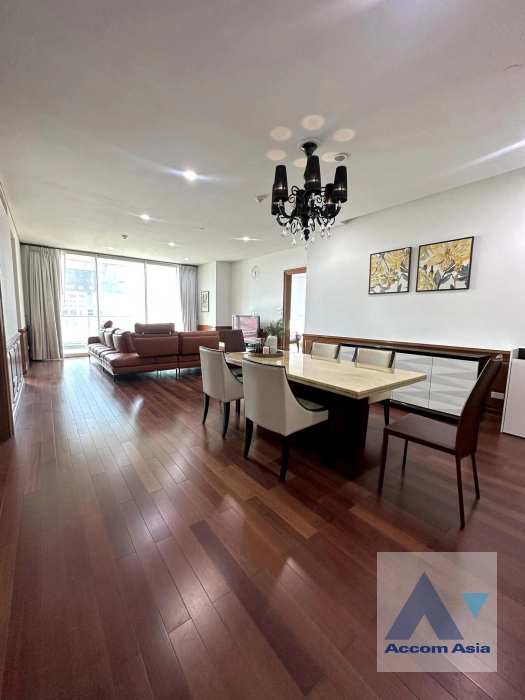 unit 2 Bedrooms  Condominium For Rent in Ploenchit, Bangkok  near BTS Chitlom (AA41799)