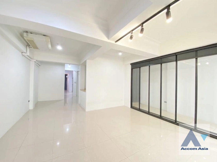  1  1 br Townhouse For Rent in Sukhumvit ,Bangkok BTS Ekkamai AA41809