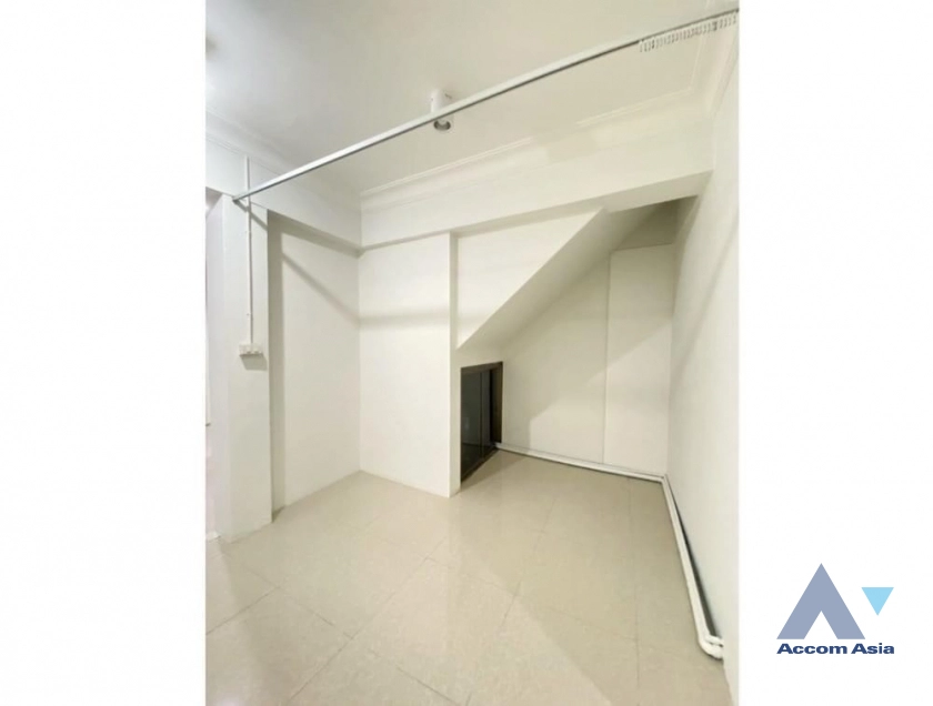 10  1 br Townhouse For Rent in Sukhumvit ,Bangkok BTS Ekkamai AA41809