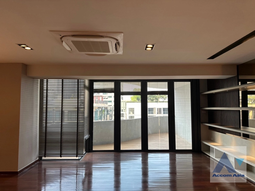 Duplex Condo, Penthouse | Ploenchit Terrace Condominium  3 Bedroom for Sale BTS Ploenchit in Ploenchit Bangkok