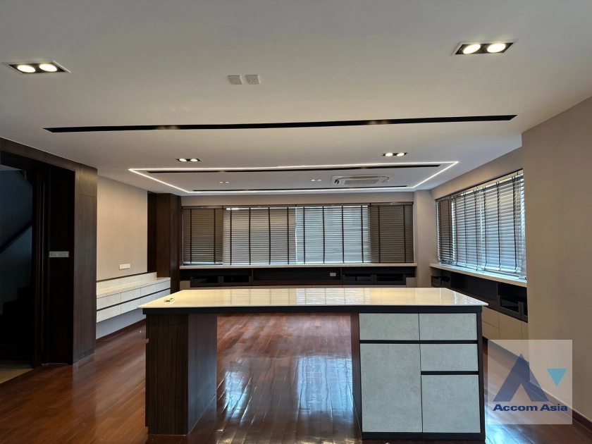  1  3 br Condominium For Sale in Ploenchit ,Bangkok BTS Ploenchit at Ploenchit Terrace AA41811