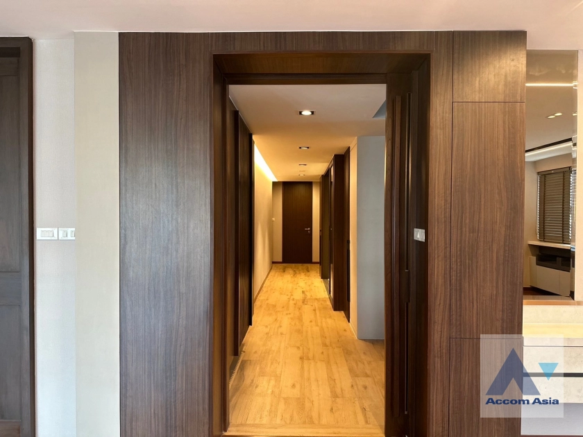 7  3 br Condominium For Sale in Ploenchit ,Bangkok BTS Ploenchit at Ploenchit Terrace AA41811