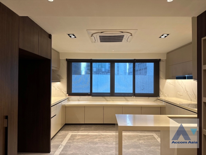 4  3 br Condominium For Sale in Ploenchit ,Bangkok BTS Ploenchit at Ploenchit Terrace AA41811
