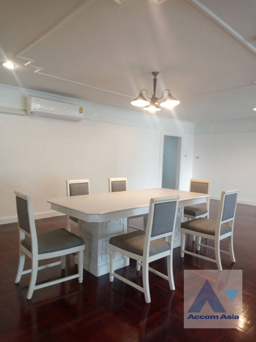 unit 3 Bedrooms  Apartment For Rent in Sukhumvit, Bangkok  near BTS Ekkamai (AA41814)