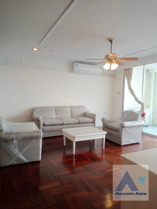unit 3 Bedrooms  Apartment For Rent in Sukhumvit, Bangkok  near BTS Ekkamai (AA41814)