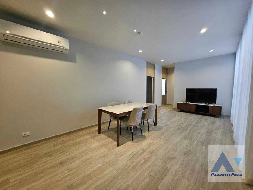 unit 3 Bedrooms  Apartment For Rent in Sukhumvit, Bangkok  near BTS Phrom Phong (AA41821)