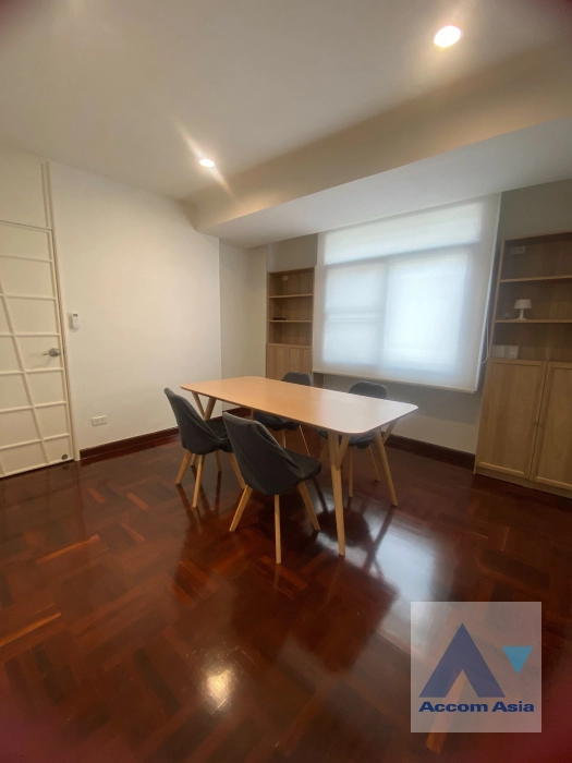 unit 4 Bedrooms  Townhouse For Rent in Sukhumvit, Bangkok  near BTS Phrom Phong (AA41832)