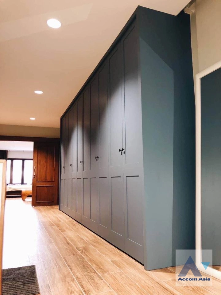 13  2 br Townhouse for rent and sale in Sathorn ,Bangkok BTS Saint Louis AA41836