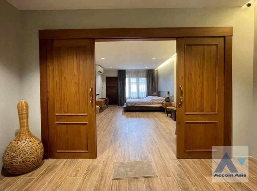 14  2 br Townhouse for rent and sale in Sathorn ,Bangkok BTS Saint Louis AA41836