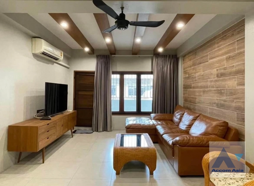  2  2 br Townhouse for rent and sale in Sathorn ,Bangkok BTS Saint Louis AA41836