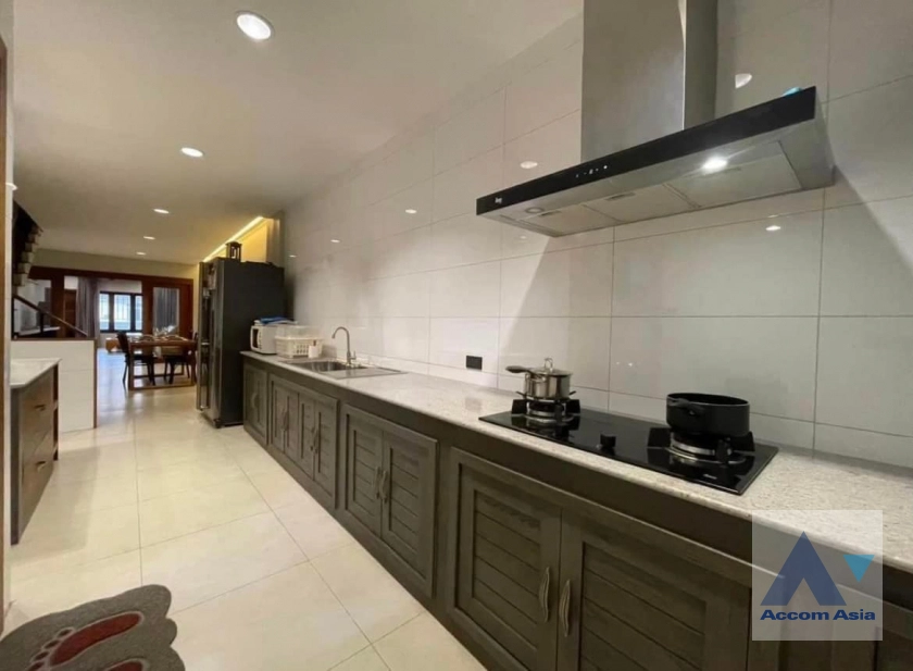 8  2 br Townhouse for rent and sale in Sathorn ,Bangkok BTS Saint Louis AA41836