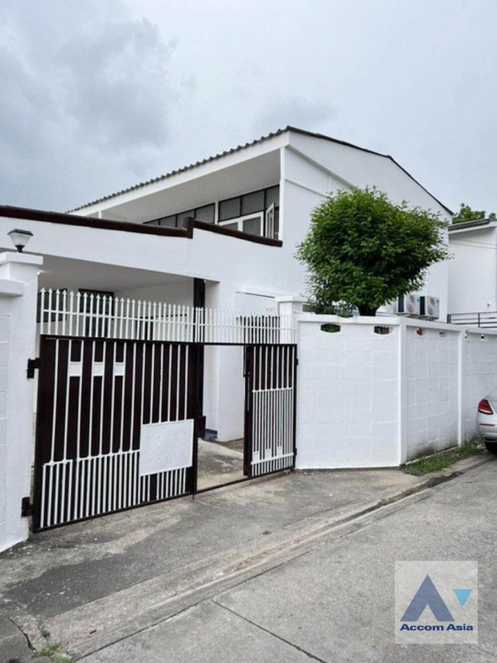 unitHome Office |  4 Bedrooms  House For Rent in Ratchadaphisek, Bangkok  near MRT Lat Phrao (AA41843)