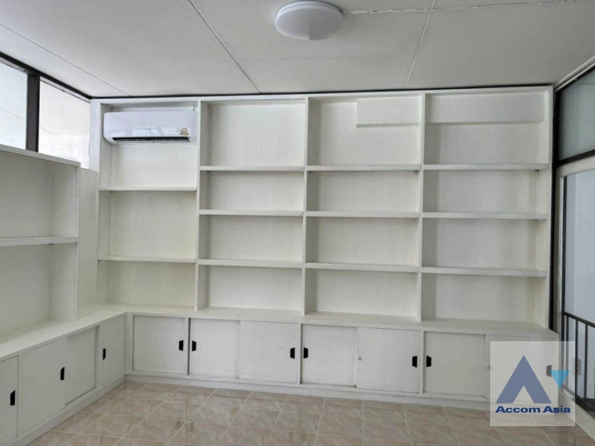 11  4 br House For Rent in Ratchadaphisek ,Bangkok MRT Lat Phrao AA41843