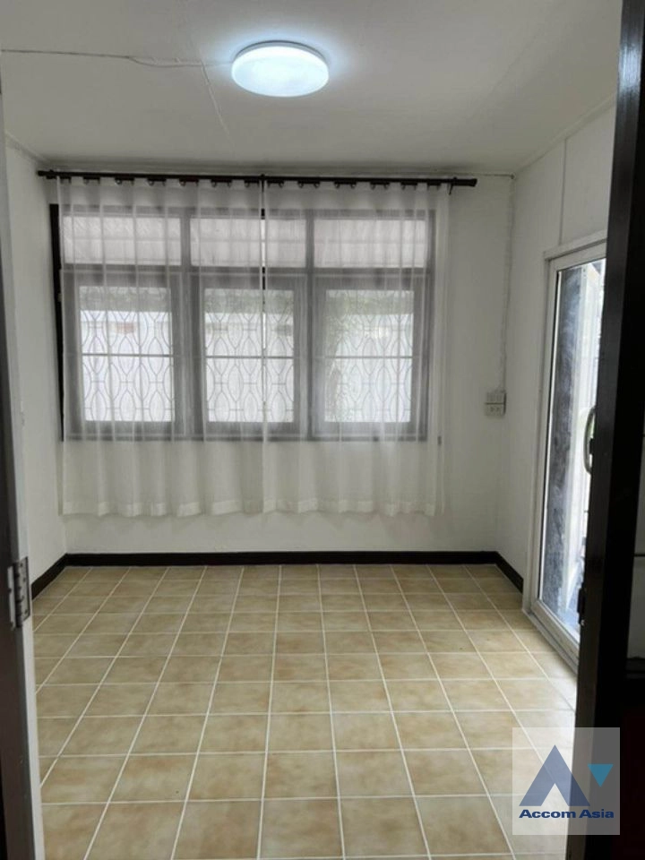 10  4 br House For Rent in Ratchadaphisek ,Bangkok MRT Lat Phrao AA41843