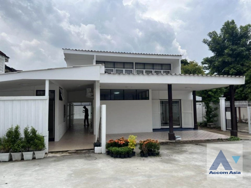 unitHome Office |  4 Bedrooms  House For Rent in Ratchadaphisek, Bangkok  near MRT Lat Phrao (AA41843)