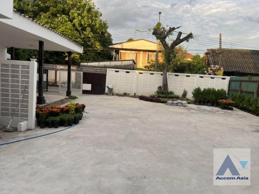 unitHome Office |  4 Bedrooms  House For Rent in Ratchadaphisek, Bangkok  near MRT Lat Phrao (AA41843)