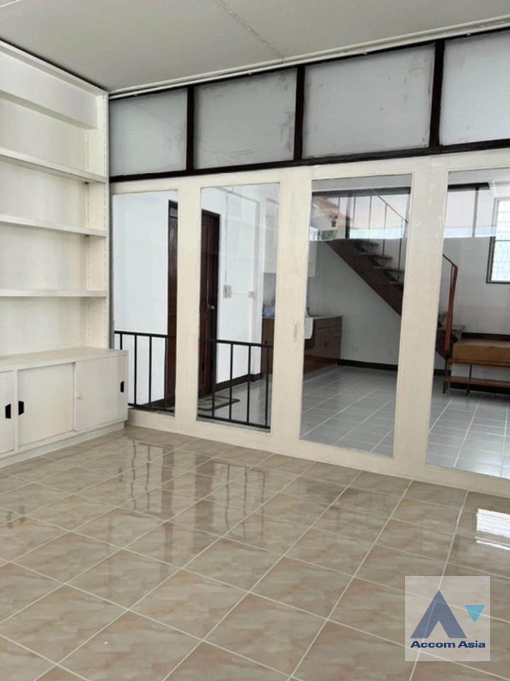 8  4 br House For Rent in Ratchadaphisek ,Bangkok MRT Lat Phrao AA41843