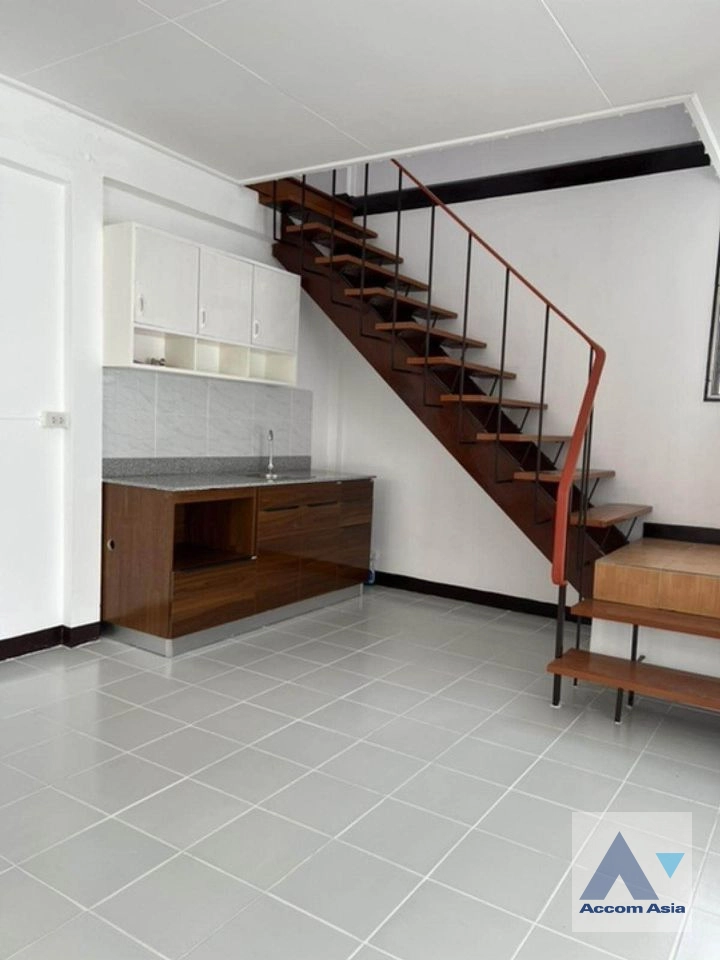 17  4 br House For Rent in Ratchadaphisek ,Bangkok MRT Lat Phrao AA41843