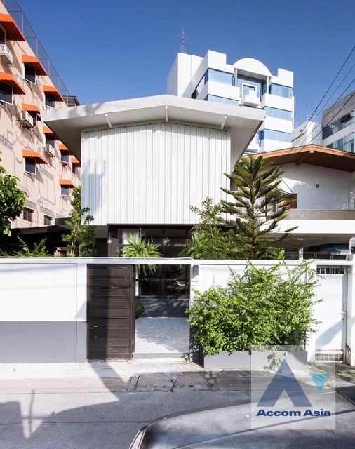  2  2 br House for rent and sale in Phaholyothin ,Bangkok MRT Chatuchak Park AA41844