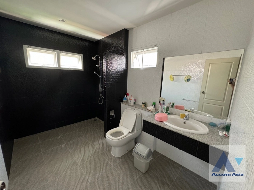 12  5 br House For Rent in Sukhumvit ,Bangkok BTS Phra khanong AA41850