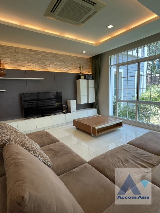 unit 4 Bedrooms  House For Rent & Sale in Samutprakan, Samutprakan  (AA41853)