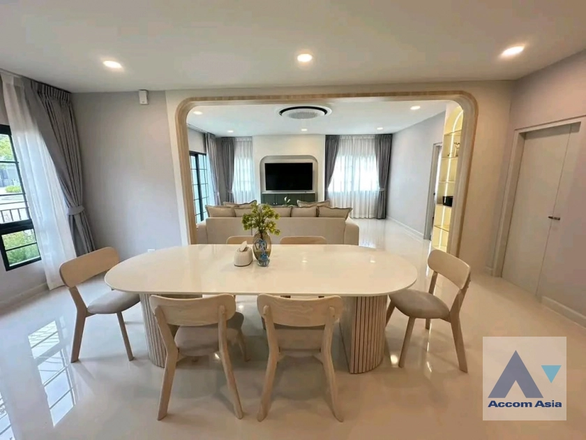 unit 4 Bedrooms  House For Rent in Samutprakan, Samutprakan  (AA41859)