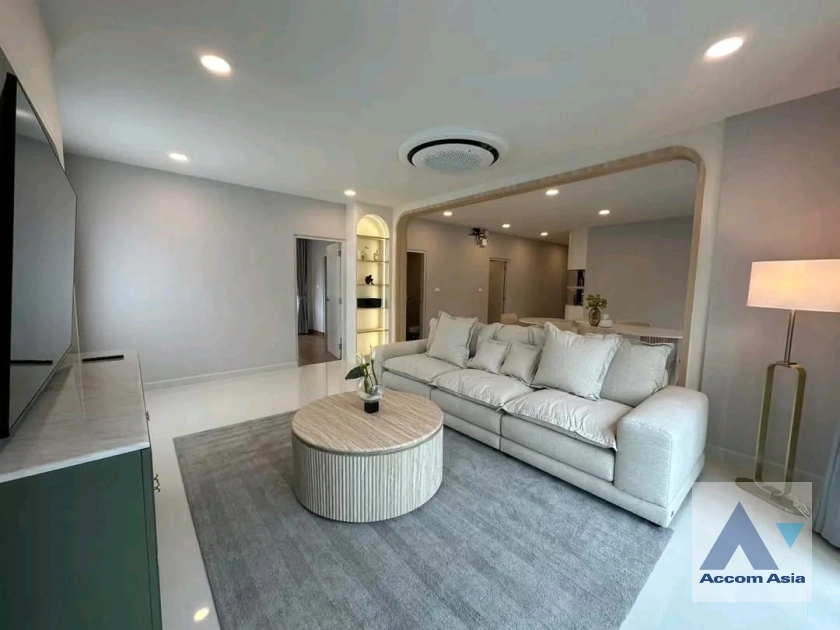 unit 4 Bedrooms  House For Rent in Samutprakan, Samutprakan  (AA41859)