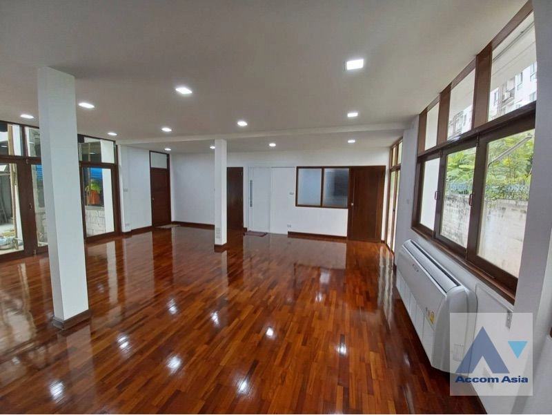 unit 6 Bedrooms  House For Rent & Sale in Ratchadaphisek, Bangkok  (AA41862)