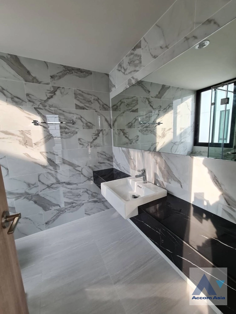 12  3 br Townhouse for rent and sale in Phaholyothin ,Bangkok  at Nue Connex Don Mueang AA41866