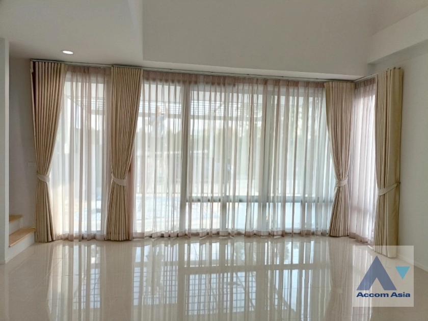 7  3 br Townhouse for rent and sale in Phaholyothin ,Bangkok  at Nue Connex Don Mueang AA41866