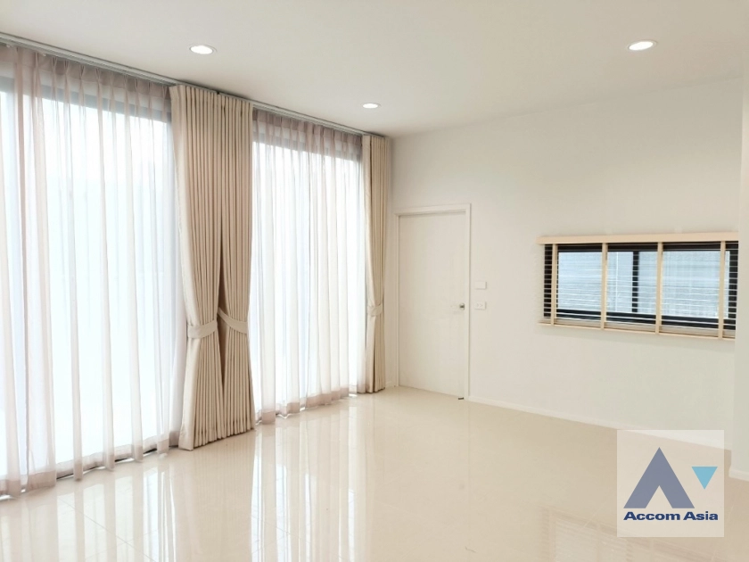 6  3 br Townhouse for rent and sale in Phaholyothin ,Bangkok  at Nue Connex Don Mueang AA41866