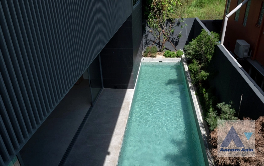 unitPrivate Swimming Pool | Newly Built Modern Home. Swimming Pool. Double-Volume Ceiling in the Living Room