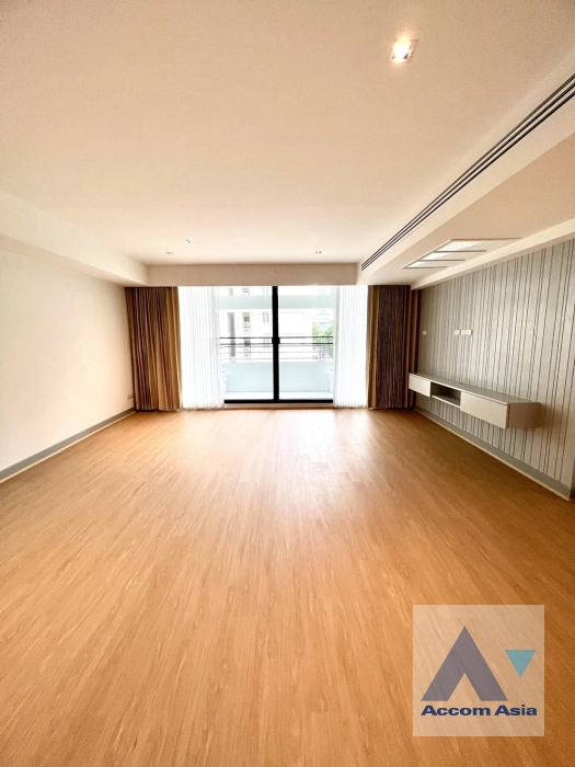 unit 3 Bedrooms  Apartment For Rent in Sukhumvit, Bangkok  near BTS Asok - MRT Sukhumvit (AA41870)