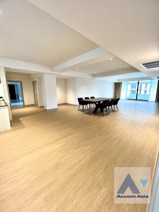 unit 3 Bedrooms  Apartment For Rent in Sukhumvit, Bangkok  near BTS Asok - MRT Sukhumvit (AA41870)