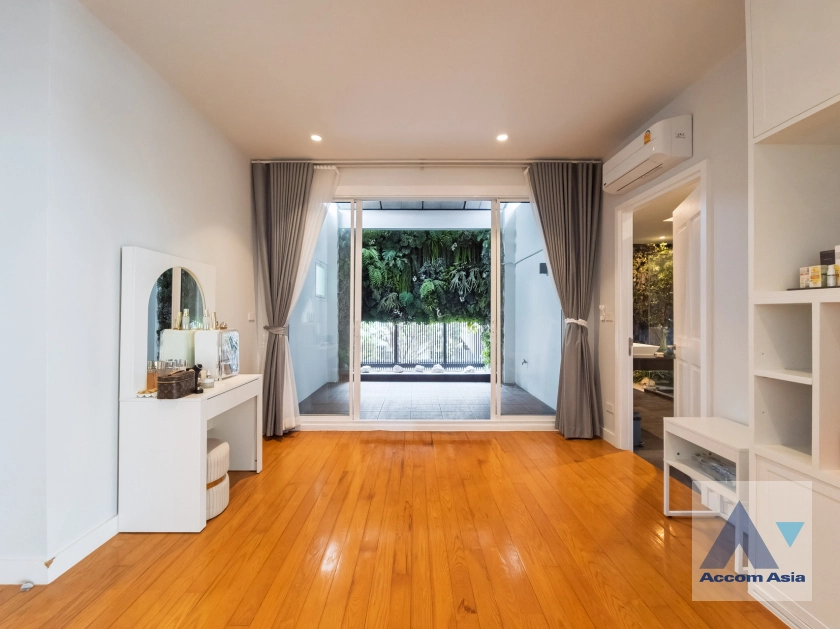 20  4 br House for rent and sale in Sukhumvit ,Bangkok BTS Phrom Phong AA41871